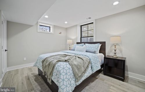 1505 Crestwood Dr, Alexandria VA  22302-2303 exterior