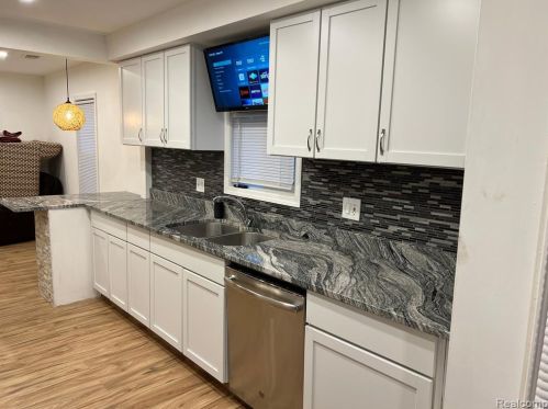 24086 Annapolis St, Dearborn Heights MI  48125-1914 exterior