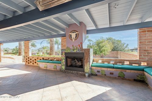4305 Avenida Del Cazador, Tucson AZ  85718-7065 exterior