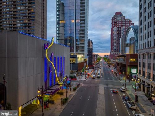 301 Broad St, Philadelphia PA  19107-1094 exterior