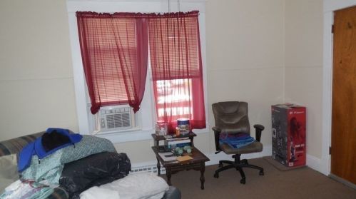 71 Hl St, West Springfield MA 01089-3416 exterior