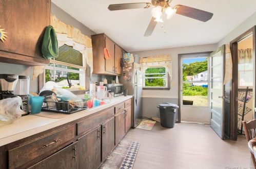 23 Horace St, Manchester CT 06040-6423 exterior