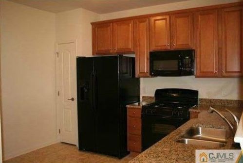 2033 Edward Stec Blvd, Edison NJ  08837-7006 exterior