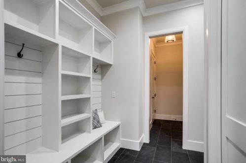 6801 Dillon Ave, Mc Lean VA  22101-4435 exterior