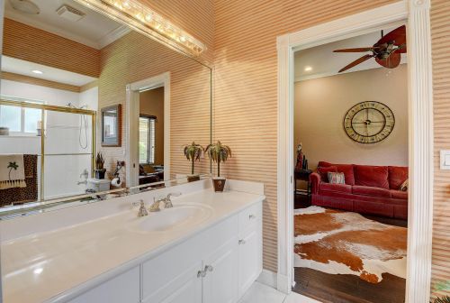 8048 Desmond Dr, Boynton Beach FL 33472-5013 exterior