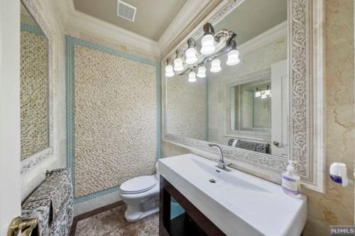 32 Lenox Ave, Demarest NJ 07627-2112 exterior