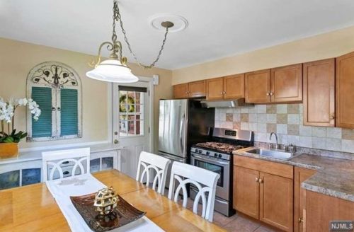 545 Kenwood Pl, Teaneck NJ 07666-1652 exterior