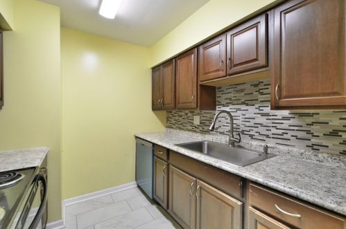 5079 Sanlin Dr, Moon Twp PA  15108-2878 exterior