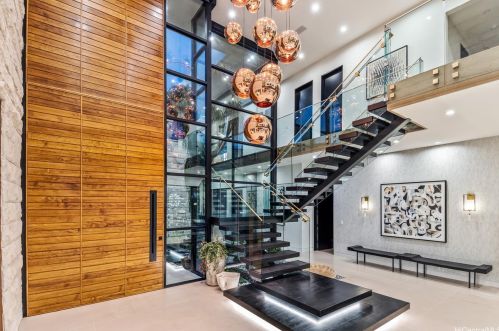 213 Kaalawai Pl, Honolulu HI 96816-4435 exterior