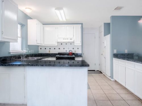 1107 Delano St, Austin TX  78721-2101 exterior