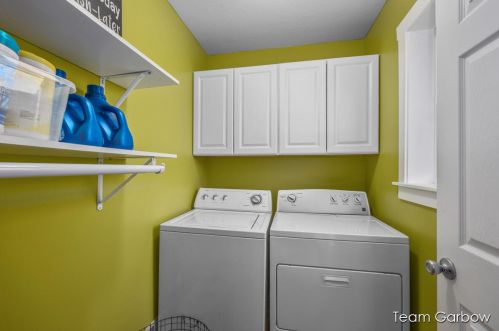 264 Lloyd Ct, Middlevle MI  49333-8116 exterior