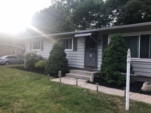 122 Malibu Dr, Springfield, MA 01128-1130