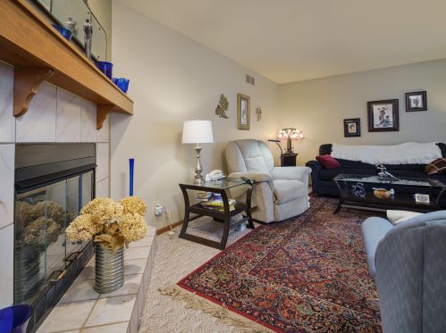 4462 Deerfield Ln, Manitowoc, WI 54220-0900