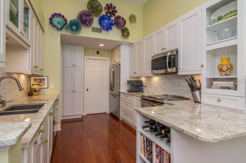 4949 Bayshore Blvd, Tampa FL 33611-3851 exterior