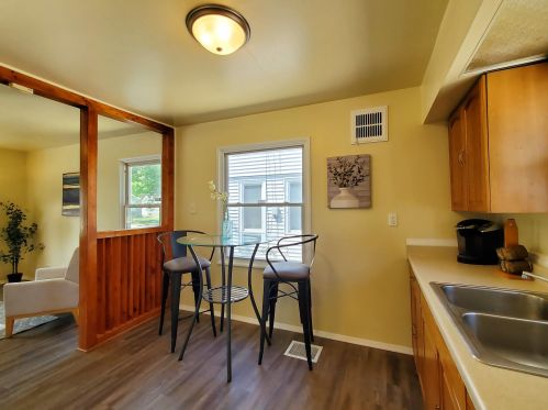 3746 61, Milwaukee WI 53216-2150 exterior