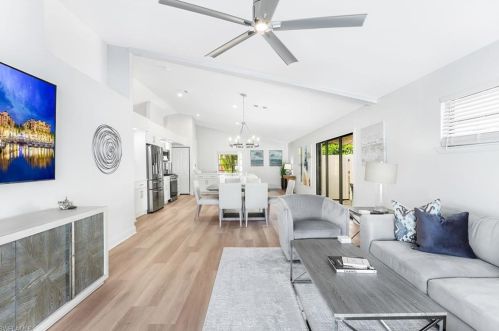 827 102 Ave, Naples FL 34108-3214 exterior