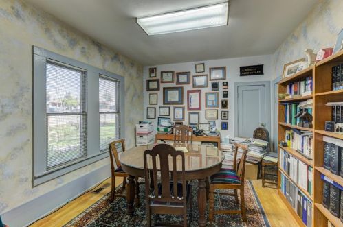 102 Natoma St, Folsom CA 95630-3011 exterior