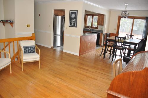 8 Brookwood Dr, Concord NH 03301-1800 exterior