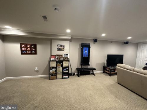 2269 Pne Rd, Huntingdon Valley PA 19006-4028 exterior