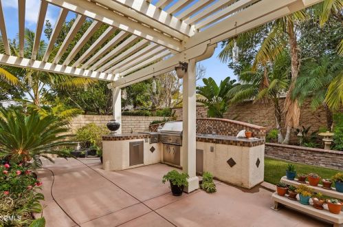 2412 Larkhaven Ln, Oxnard CA 93036-6248 exterior