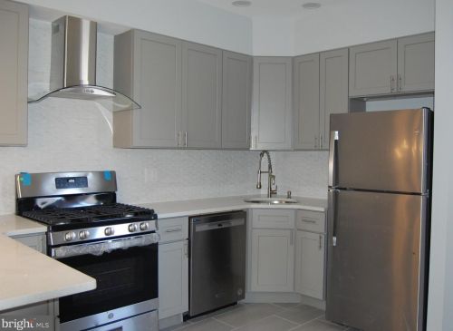 5937 Leithgow St, Philadelphia PA 19123-2127 exterior