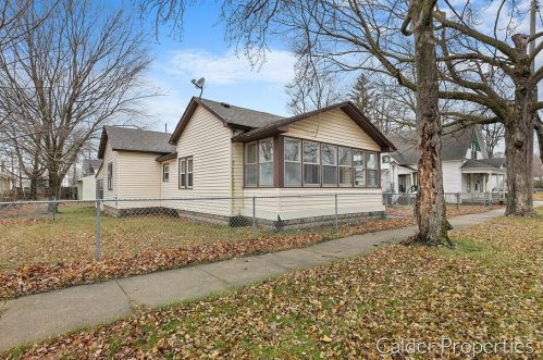 1472 Montgomery Ave, Meskegon MI 49441-1763 exterior