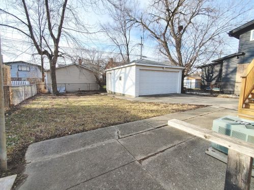 8404 Dorchester Ave, Chicago IL 60619-6433 exterior