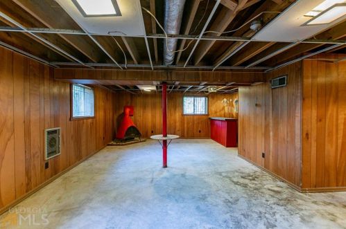 1784 Glenview Dr, Atlanta GA 30331-2449 exterior