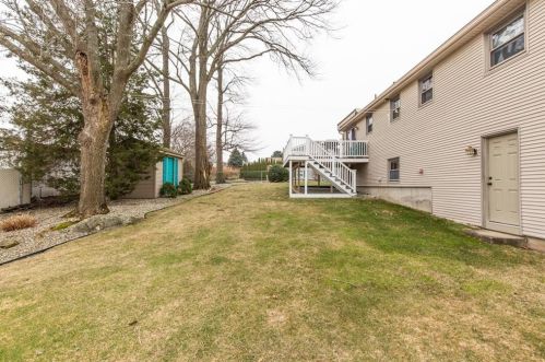 8 Ferncrest Dr, Providence RI 02919-3503 exterior