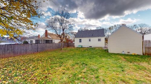 33 Linnmore Dr, Manchester CT  06040-3813 exterior