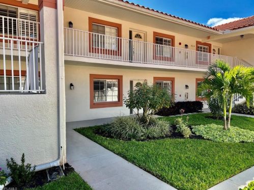 550 Gabriel Cir, Naples, FL 34104-8486