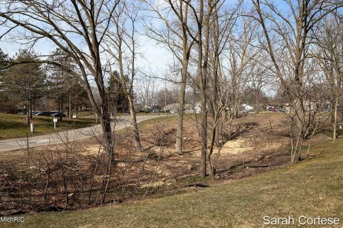 2049 Rowland Ave, Grand Rapids MI 49546-7675 exterior