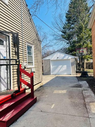 4728 44, Milwaukee WI 53218-5203 exterior