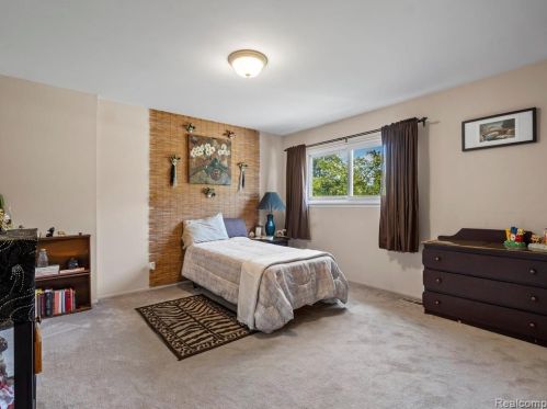 759 Kirts Blvd, Troy MI 48084-4844 exterior