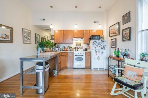 1821 Broad St, Philadelphia PA 19146-2232 exterior