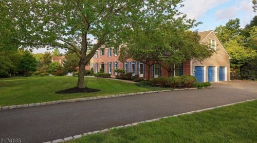 11 Chesterfield Dr, Warren, NJ 07059-6773