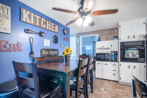 21 Betty Rd, Enfield CT 06082-2624 exterior