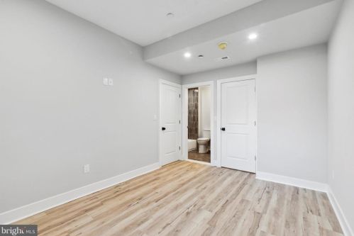 4017 Fairmount Ave, Philadelphia PA  19104-1743 exterior