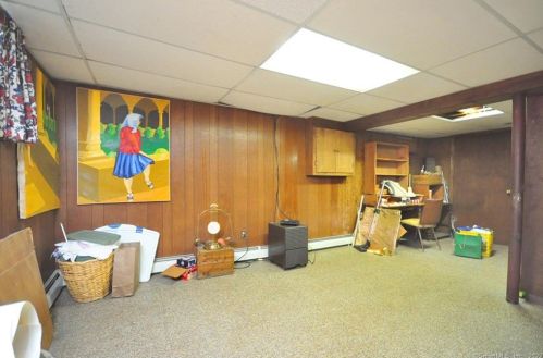 132 Walker St, Manchester CT 06040-4329 exterior