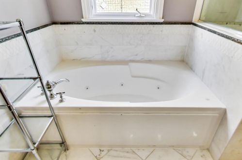 5056 Claremont Ave, Chicago IL  60625-1810 exterior