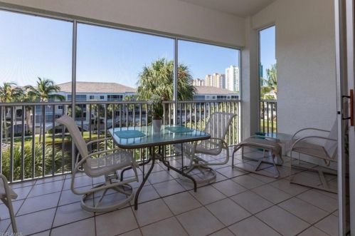 7622 Pebble Creek Cir, Naples, FL 34108-6527