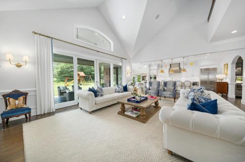 11428 Clayton Rd, Saint Louis MO 63131-2502 exterior