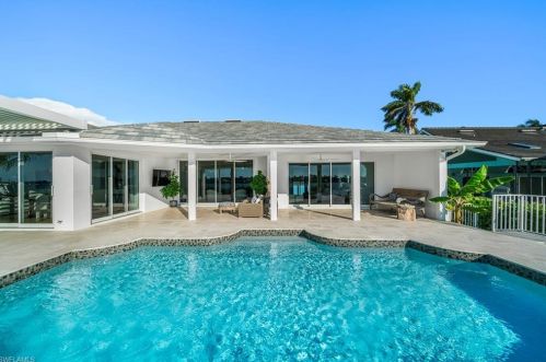 2160 Kingfish Rd, Naples FL 34102-1535 exterior