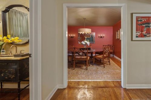 140 Long Lots Rd, Westport CT 06880-3826 exterior