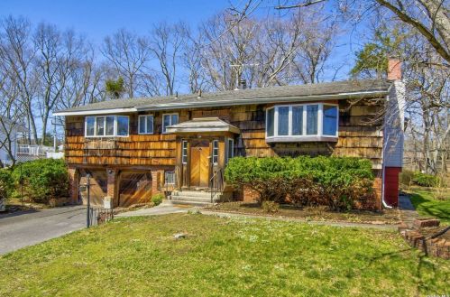 22 Fuller St, Huntington Station, NY 11746-6656