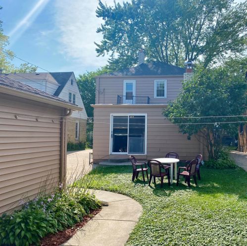 2456 86th St, Milwaukee, WI 53226-1920