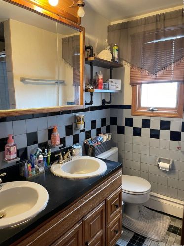 32 Albermarle Ave, Babylon NY 11704-8002 exterior