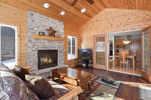 799 Ashley Dr, Chaska MN 55318-1540 exterior