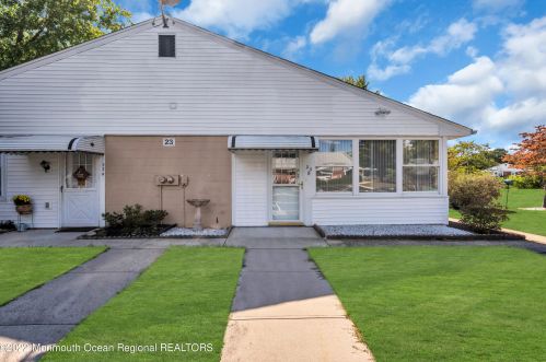 23 Crestwood Pkwy, Lakehurst, NJ 08759-3398