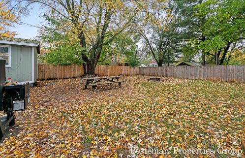 1631 Huizenga St, Meskegon MI  49442-5939 exterior